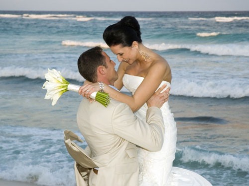 A newlywed embrace beside the waves
